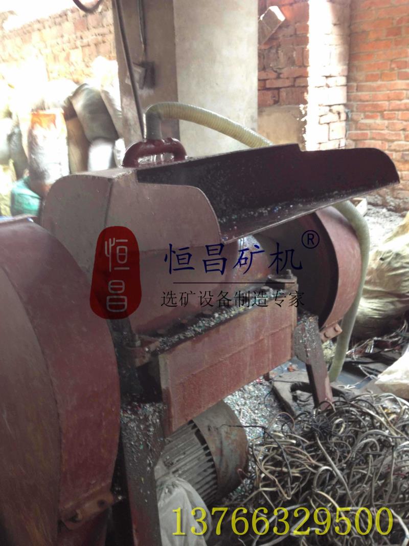安徽界首客户订购使用的废旧电线破碎机